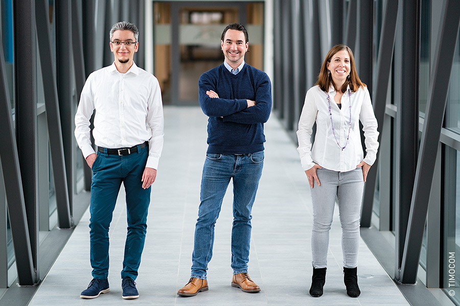 I dipendenti dell'ufficio di recupero crediti Julian van Achter, Geoffrey Bladier e Denise Becht forniscono ai clienti TIMOCOM u