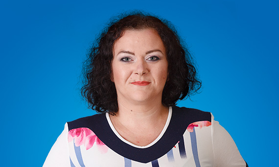 Eliza Wyrwich lavora nell'ufficio contabilità e recupero crediti dell'azienda Mega Pol Trans a Pila e, in caso di fatture non sa